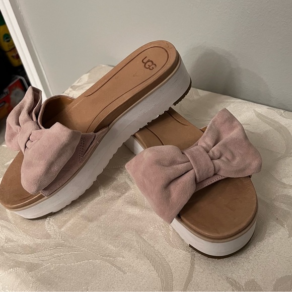 UGG - Picture 2 of 2